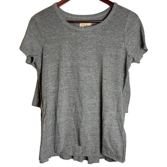 Chaser Tiered Ruffle Back Crew Neck Short Sleeve Knit Heather Gray T-Shirt M - Picture 1 of 16